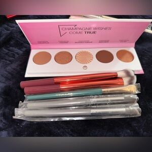 Brand new eyeshadow palette OFRA Signature Palette Luxe with 5 brushes